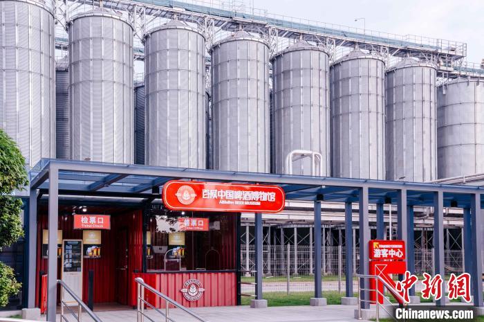 圖為基地原料立倉?！±钅宪?攝