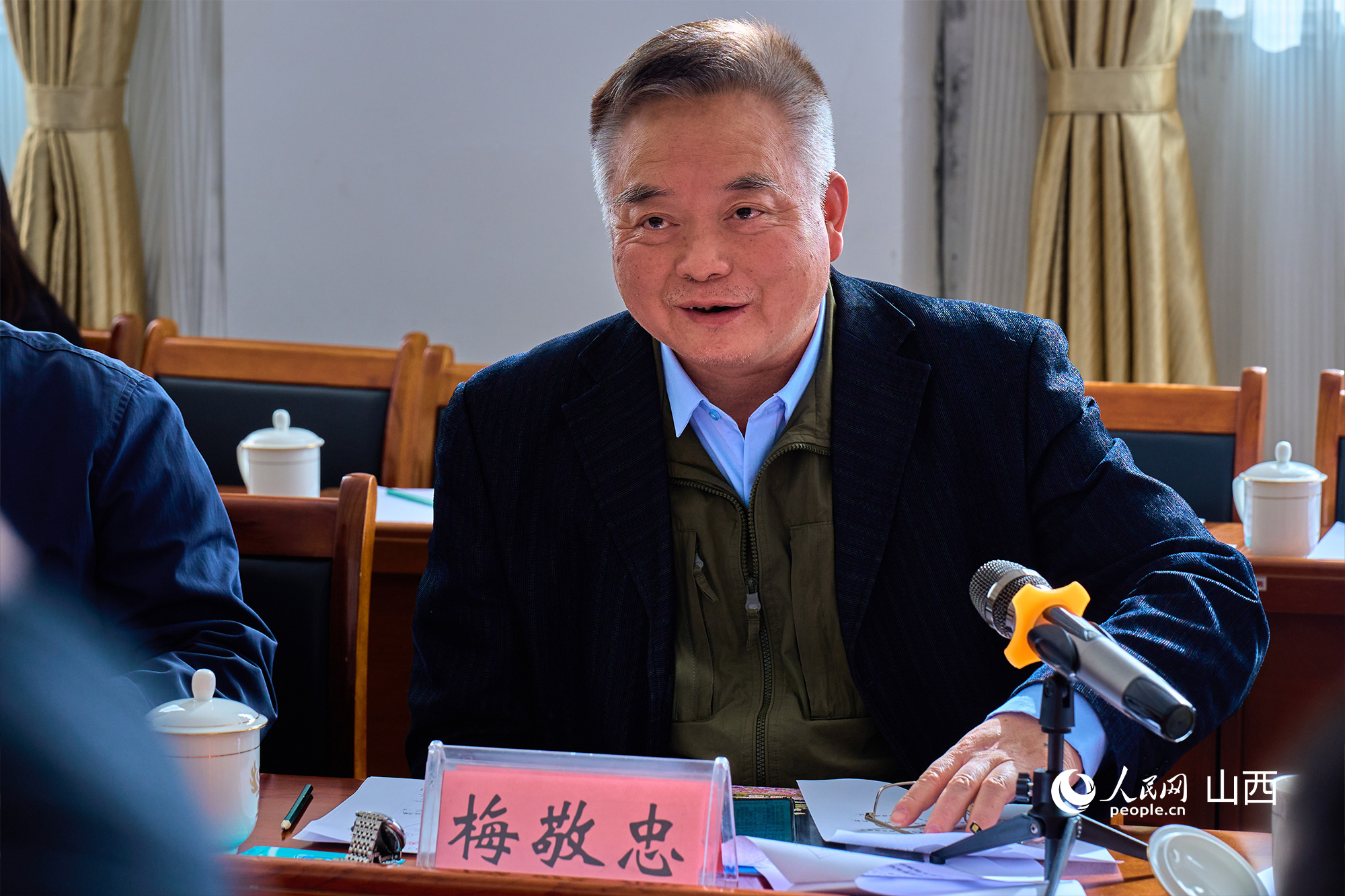 中央黨校（國家行政學院）文史教研部原副主任、教授梅敬忠。人民網(wǎng) 張超寧攝