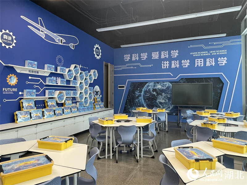 “夢幻靈境”AI展演中心研學(xué)教室。人民網(wǎng)記者 周恬攝