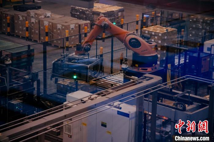 百威雪津啤酒莆田基地釀造幾乎都由自動化生產(chǎn)線完成，年產(chǎn)能達(dá)200萬噸?！±钅宪?攝