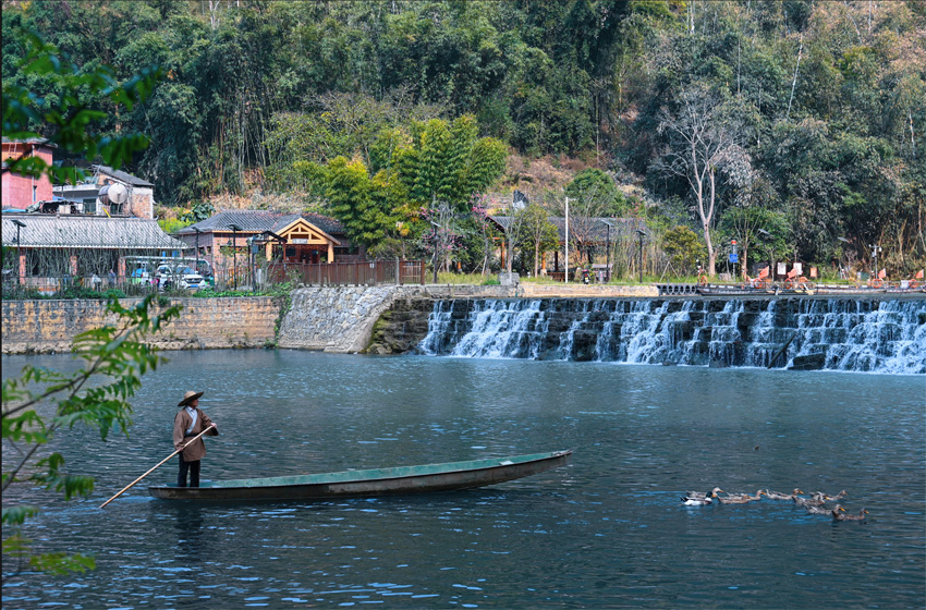 世外桃源春光好。網(wǎng)友“坐井說天闊”攝