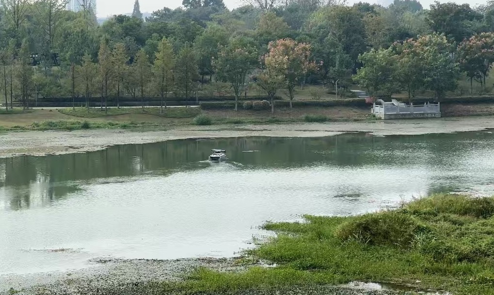 浙江湖州安吉縣滸溪幸福河湖景色宜人。人民網(wǎng)記者 申佳平攝