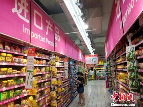 民眾在超市購物。<a target='_blank'  _fcksavedurl='http://www.chinanews.com/' ></table>中新網(wǎng)</a>記者 李金磊 攝